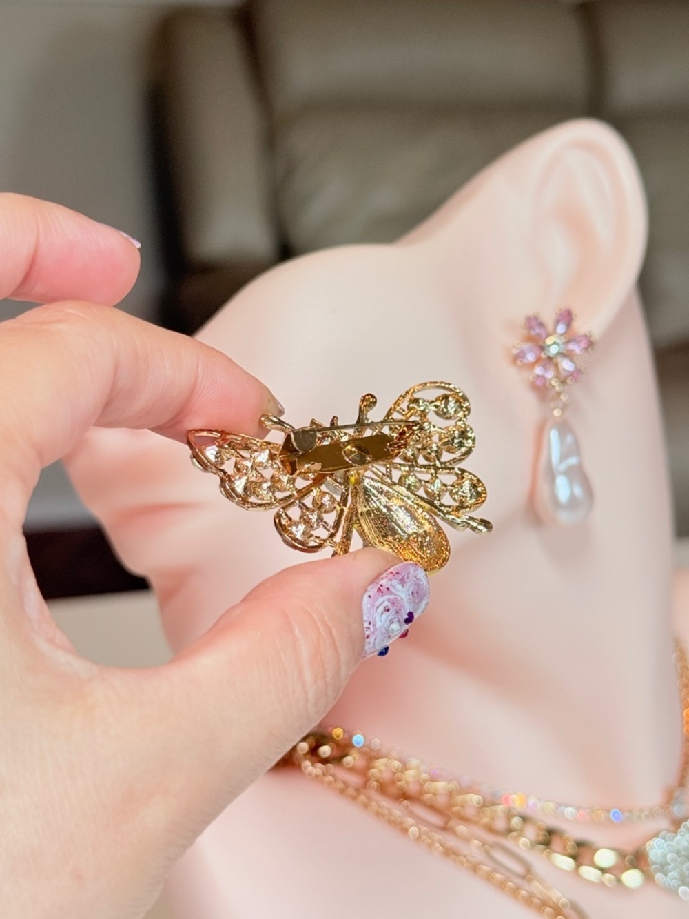 Yellow Bee Brooch Pin with Crystal Wings - Picture 7 of 8